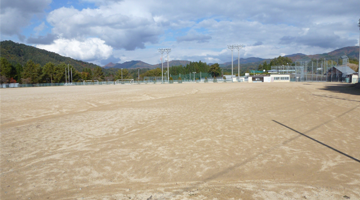 丹生川運動公園グラウンド